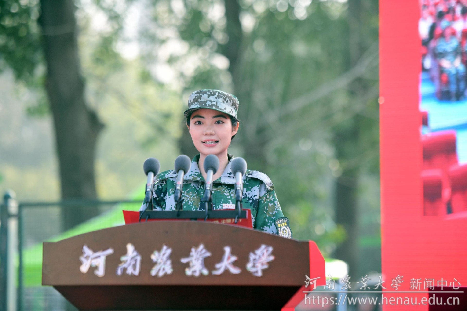 本科生新生代表、食品科学技术学院齐沛桢同学发言.jpg 本科生新生代表、食品科学技术学院齐沛桢同学发言.jpg