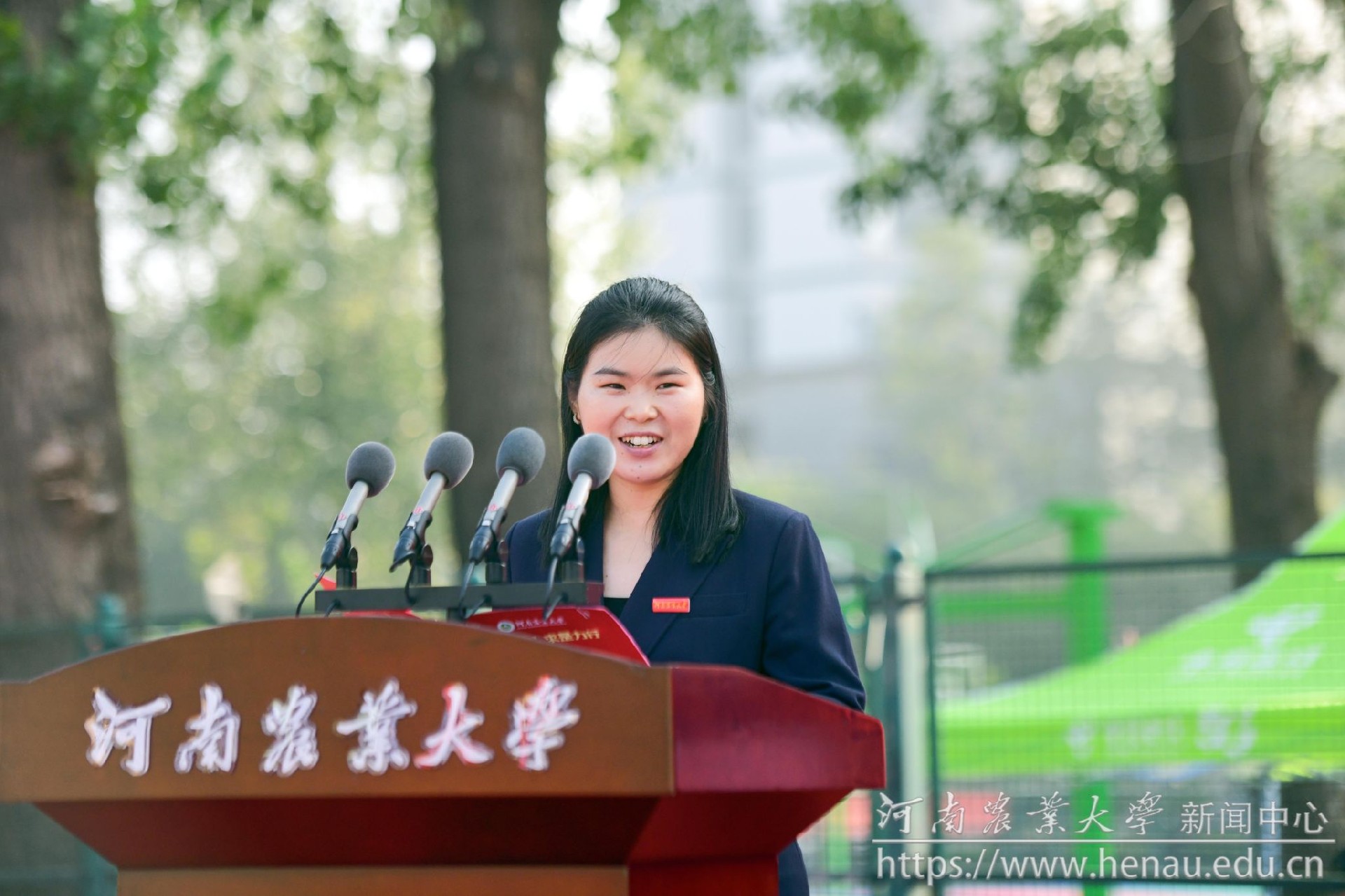 教师代表、农学院教授贾奥琳发言.jpg 教师代表、农学院教授贾奥琳发言.jpg