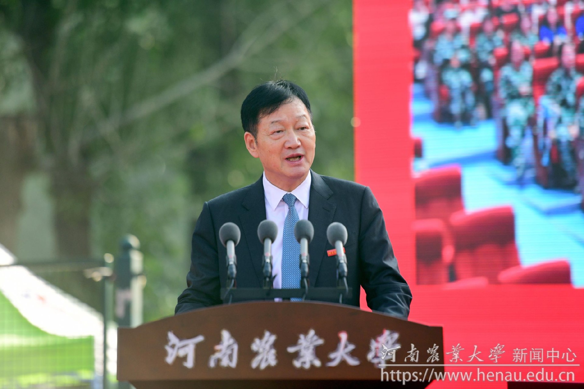 校友代表、牧原集团创始人、董事长秦英林发言.jpg 校友代表、牧原集团创始人、董事长秦英林发言.jpg