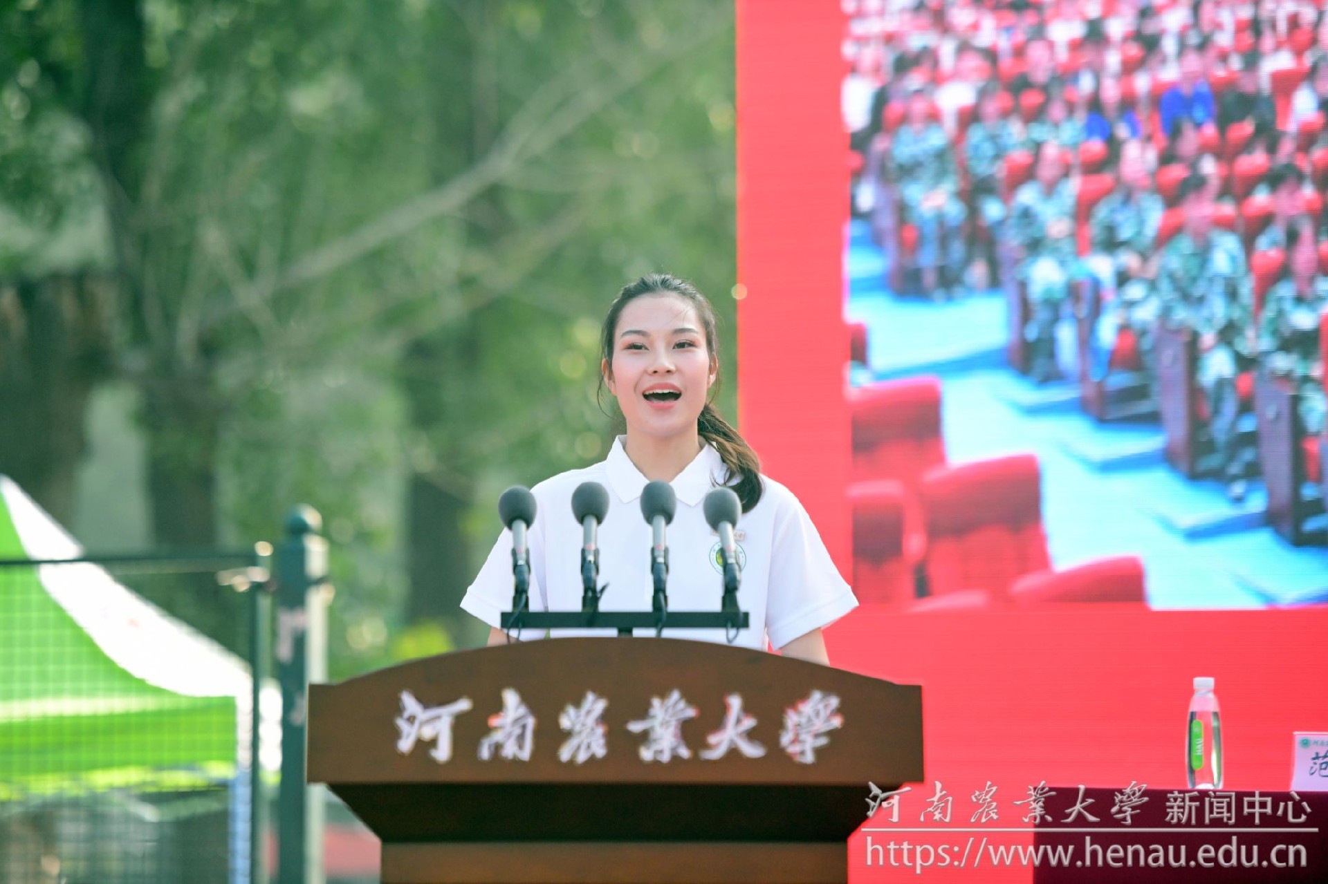 研究生新生代表、园艺学院博士研究生张雅佳发言.jpg 研究生新生代表、园艺学院博士研究生张雅佳发言.jpg