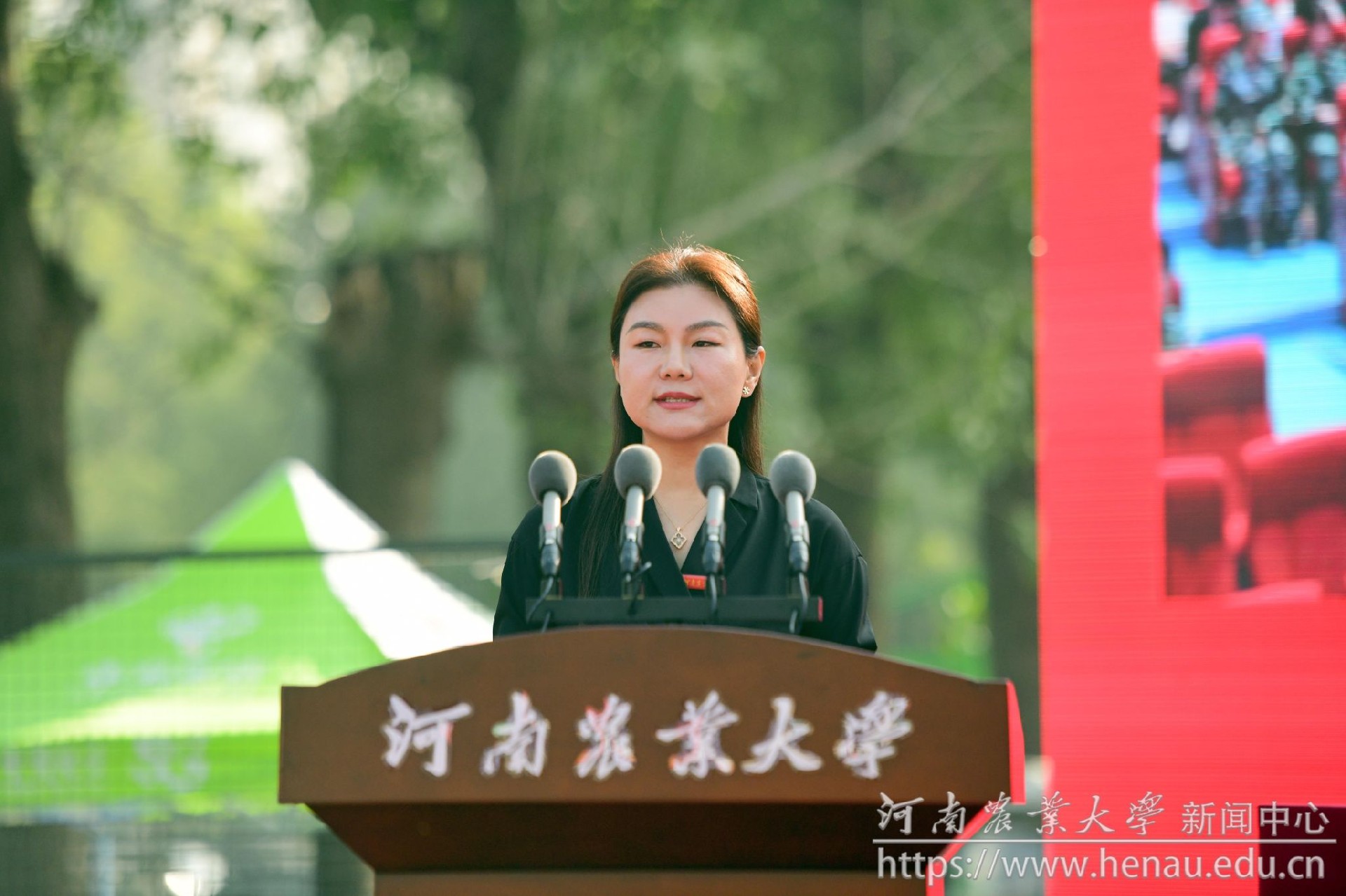 校友代表、小米集团副总裁张剑慧发言.jpg 校友代表、小米集团副总裁张剑慧发言.jpg